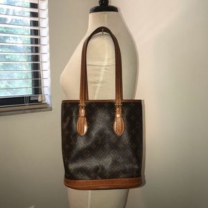 Authentic Louis Vuitton Bucket Bag.